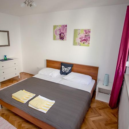 Apartment Omis Holiday Buitenkant foto