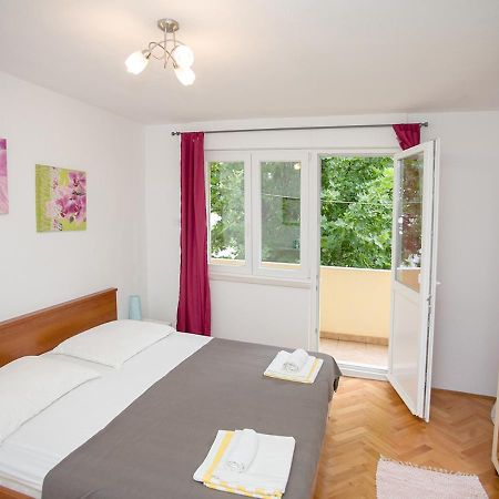 Apartment Omis Holiday Buitenkant foto