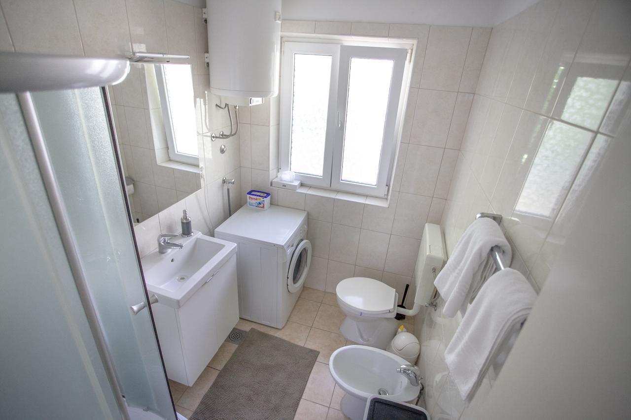 Apartment Omis Holiday Buitenkant foto