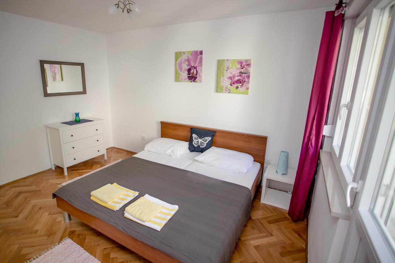 Apartment Omis Holiday Buitenkant foto