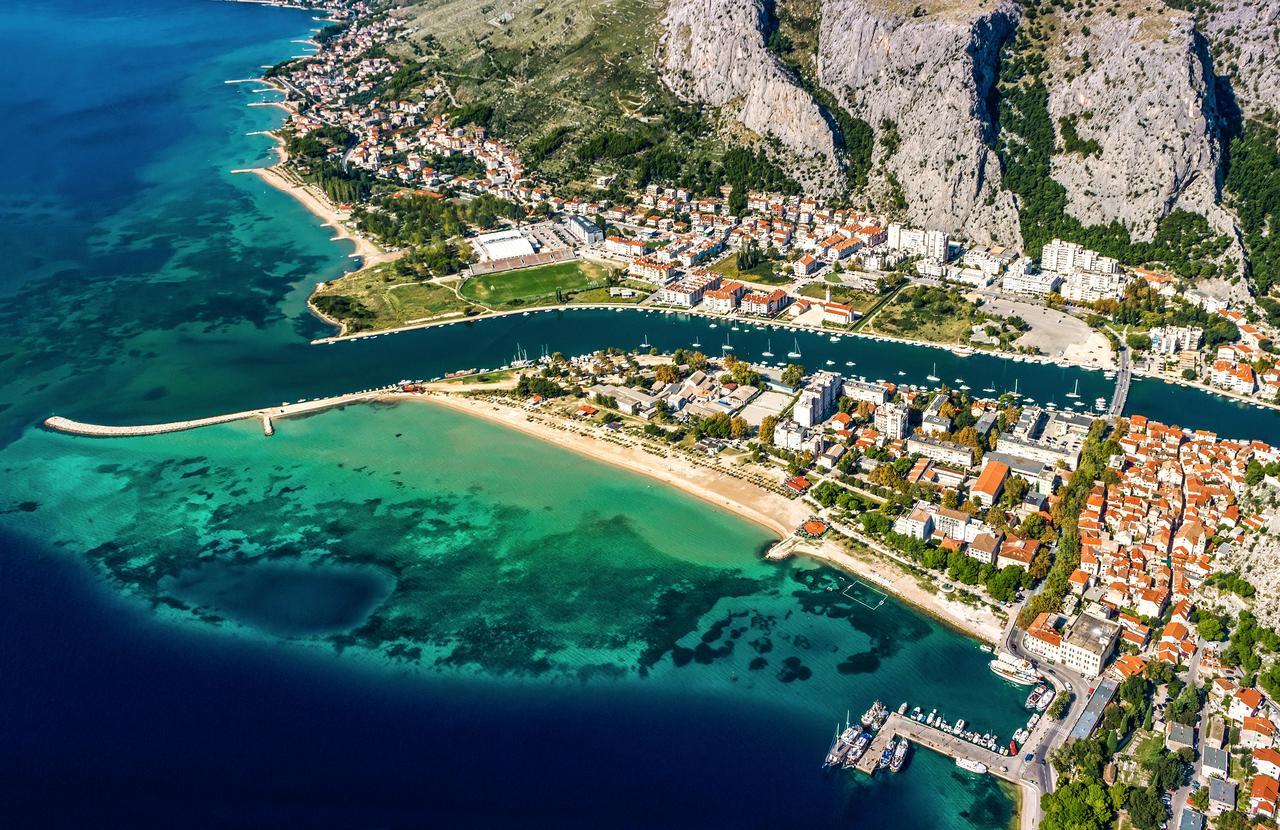 Apartment Omis Holiday Buitenkant foto