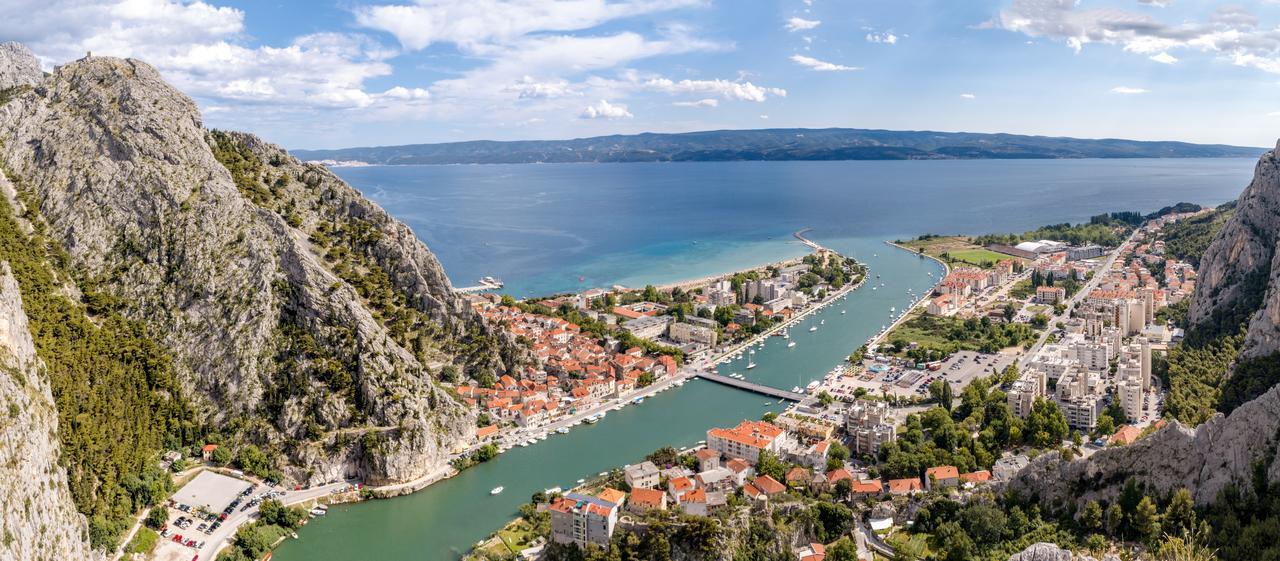 Apartment Omis Holiday Buitenkant foto