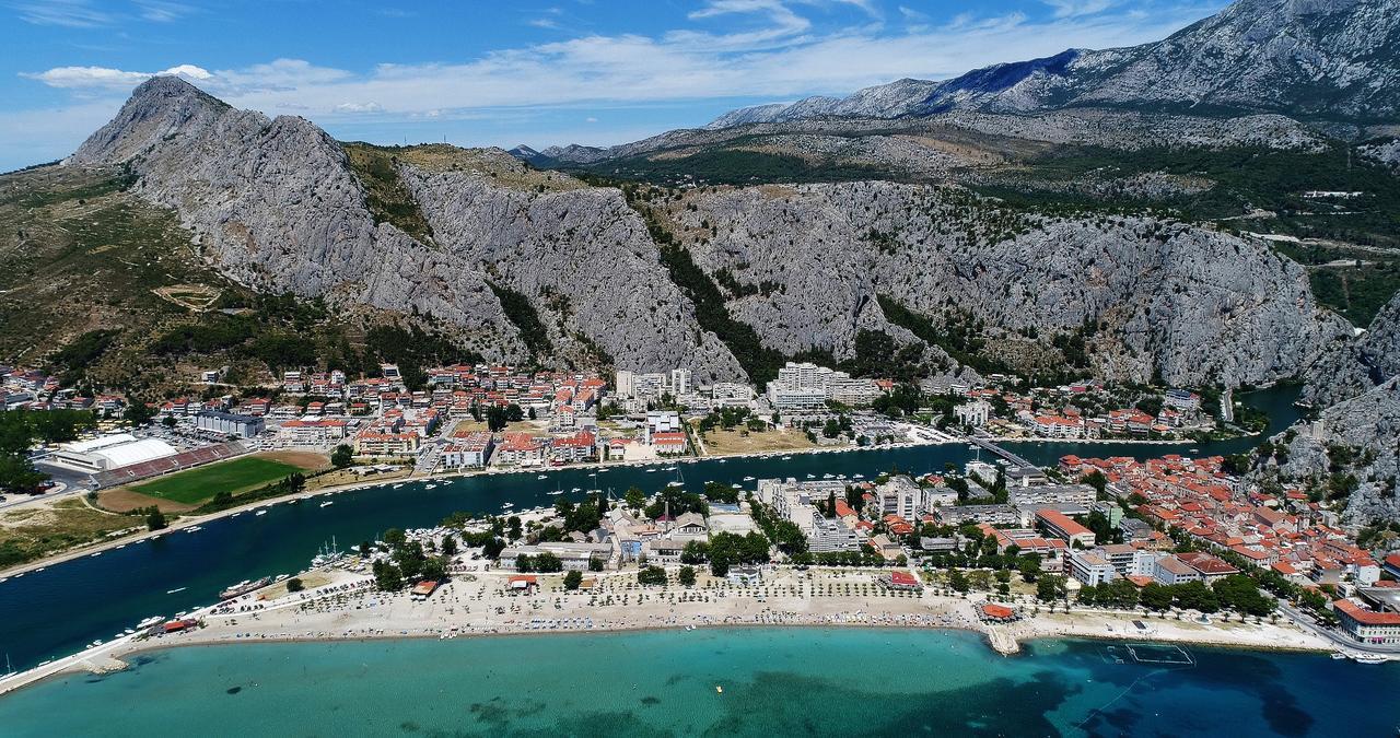 Apartment Omis Holiday Buitenkant foto