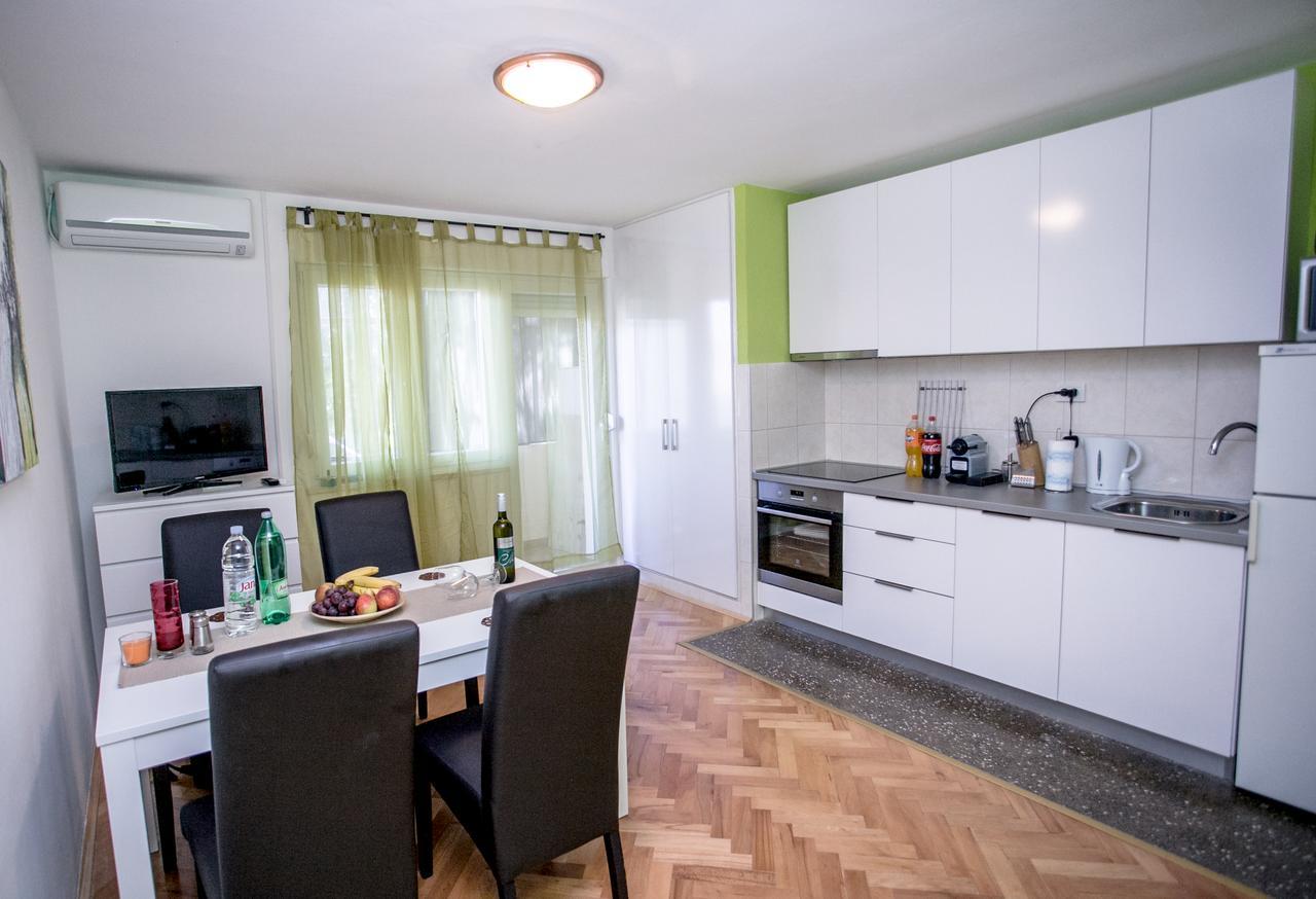 Apartment Omis Holiday Buitenkant foto