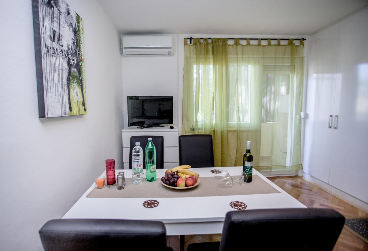 Apartment Omis Holiday Buitenkant foto