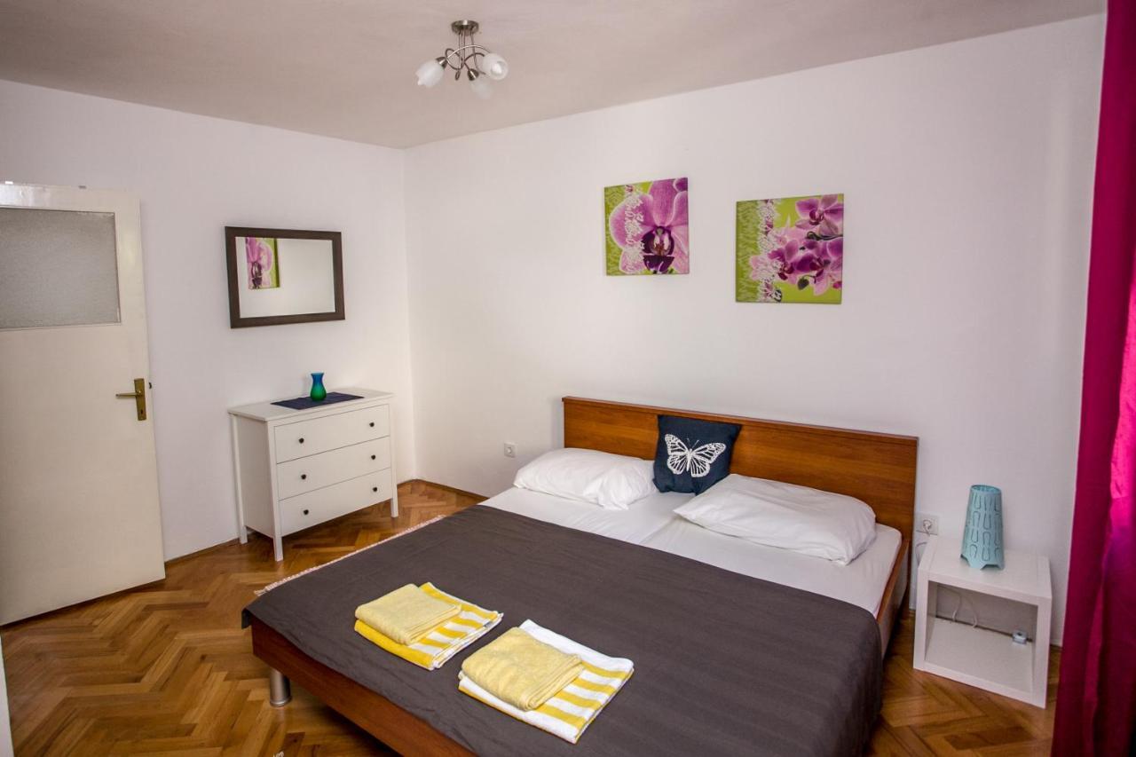Apartment Omis Holiday Buitenkant foto